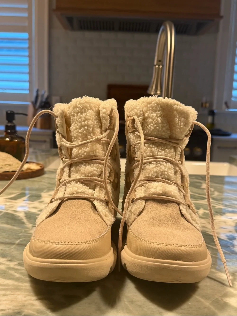 SOREL Sherpa Joan boots like new worn twice